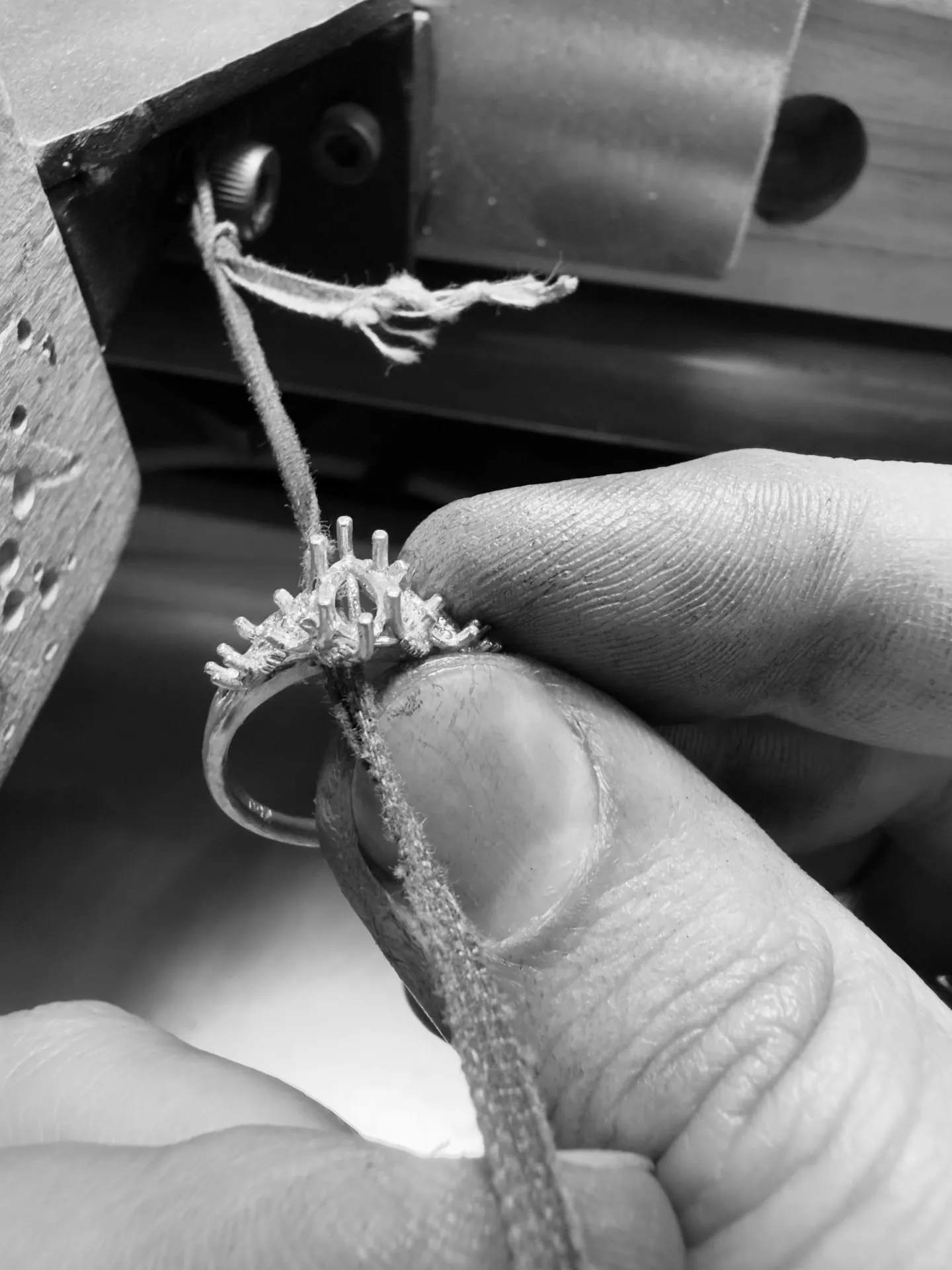 Polishing with a cord for parts of the ring that no tool can reach.